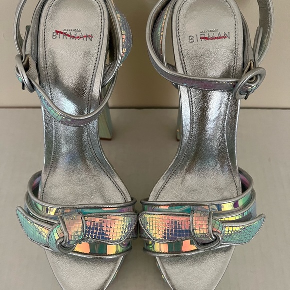 Alexandre Birman Clarita Metallic Leather Platform Sandals - Picture 12 of 15